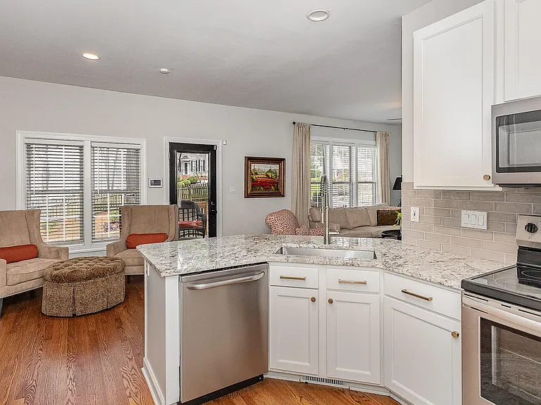 8400 Hobhouse Cir — Photo 8