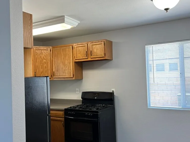155 N Bitterbush St #B — Photo 14