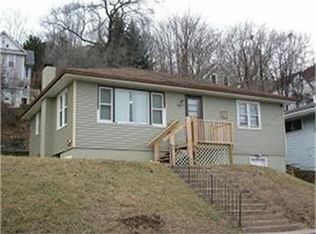 1275 High Bluff St, Dubuque, IA 52001