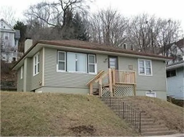 1275 High Bluff St, Dubuque, IA 52001