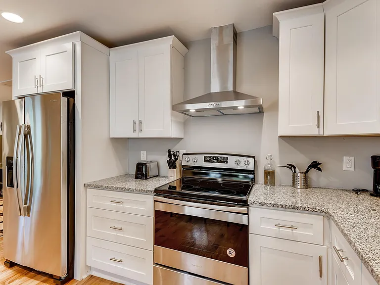 1089 McDaniel St SW — Photo 5