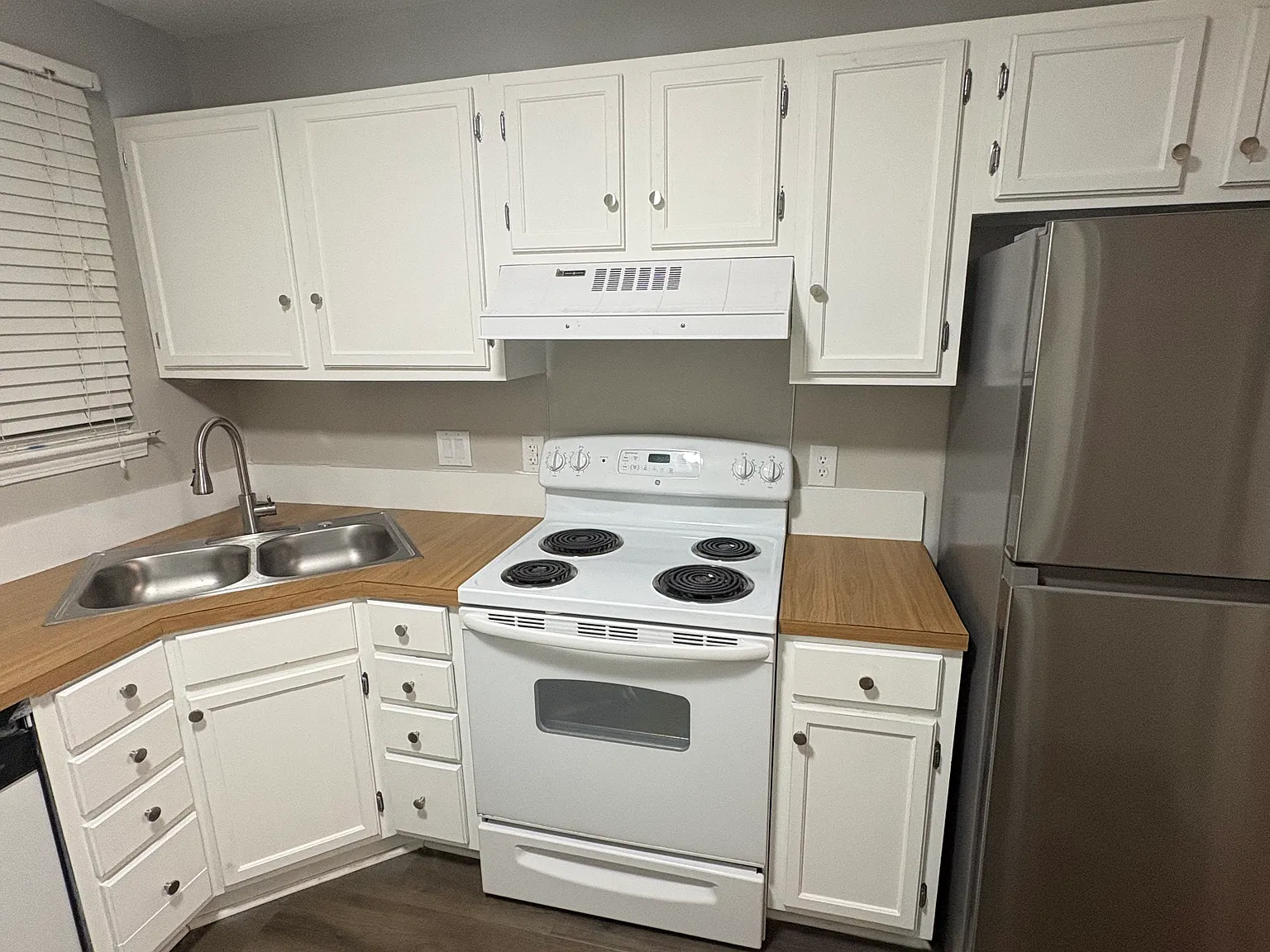 2 bed, 966 sqft, $1,700 — Photo 2