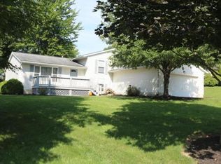 915 Country Club Dr, Howard, OH 43028