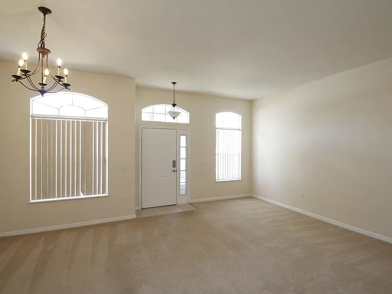885 Tavernier Cir NE — Photo 2