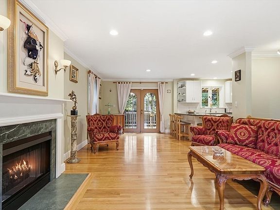 2nd image of 25 Hamlet St Unit 25