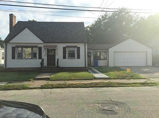 26 Ivanhoe St, Cranston, RI 02910