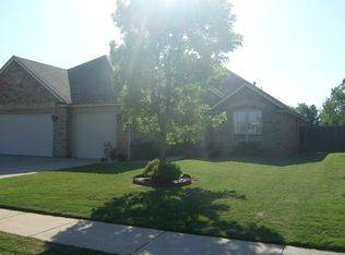 1701 Mead Ln, Moore, OK 73170