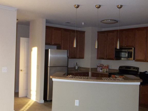 3rd image of 4273 Llewellyn Ave APT 105