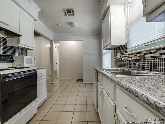 5th image of 4402 Hickory Hill Dr