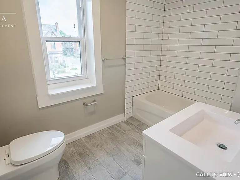 484 Main St E #1 — Photo 7