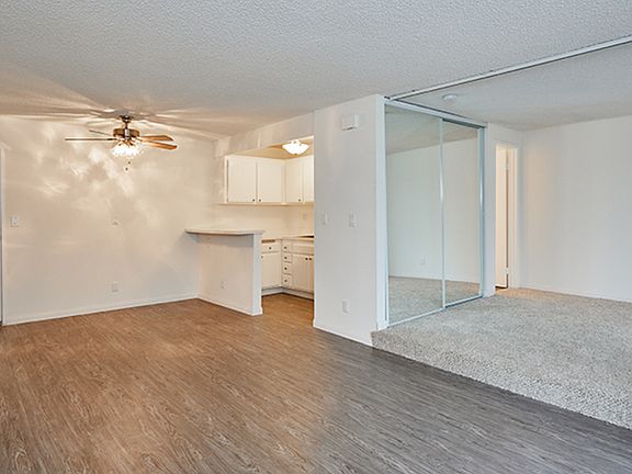 2nd image of 700 NW Knoll Dr #204