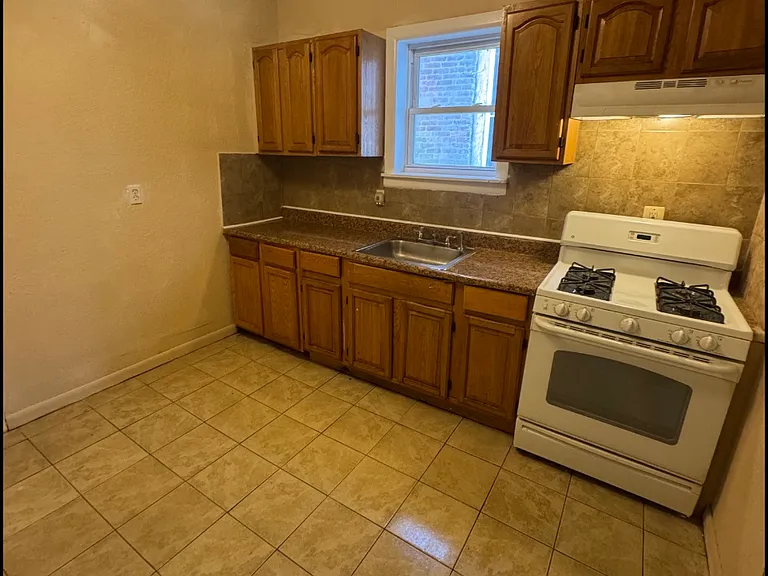278 E Montana St — Photo 3