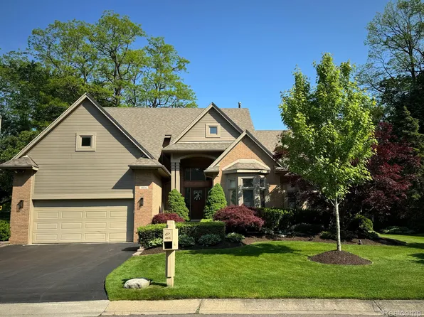 4616 Woodbine Cir, West Bloomfield, MI 48323