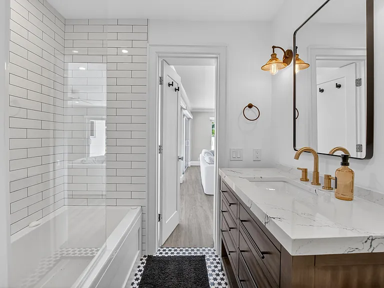 135 SE 28th Ct — Photo 38