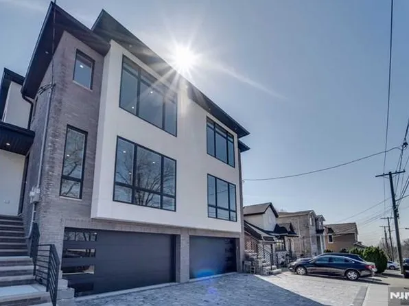 462 6th St #A, Palisades Park, NJ 07650