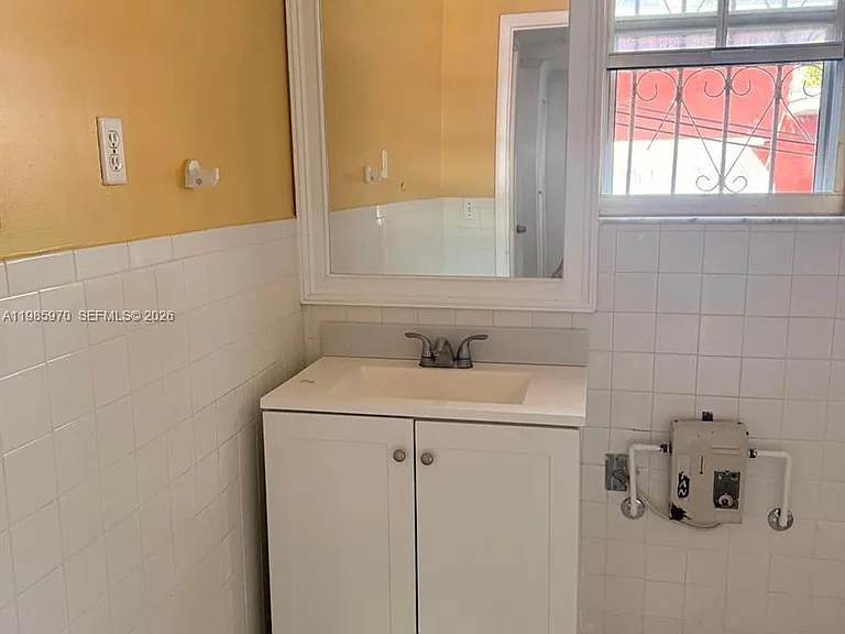 409 NW 33rd St #1 — Photo 13