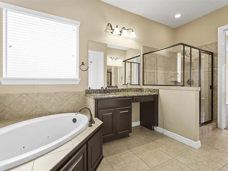 2515 Sentry Oak Way — Photo 16