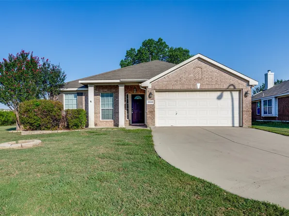 3900 Summerhill Ln, Fort Worth, TX 76244
