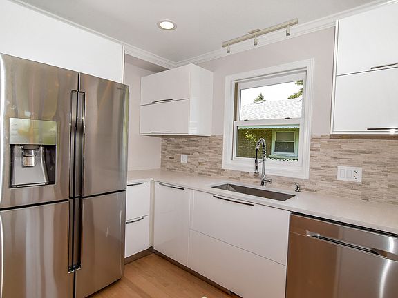 5th image of 7450 W Winnemac Ave #1