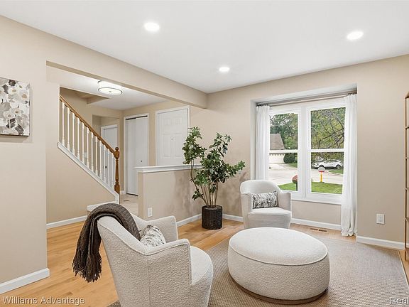 3rd image of 1664 Hanley Ct