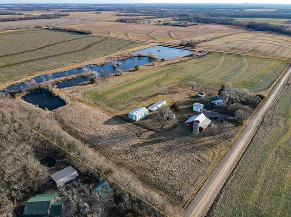 22584 2100th Rd, Chanute, KS 66720