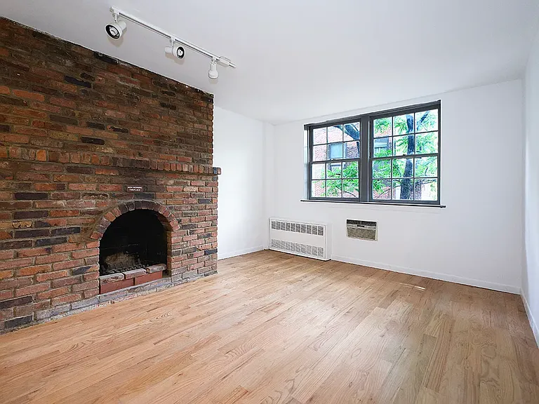 244 W 20th St #3R — Photo 1
