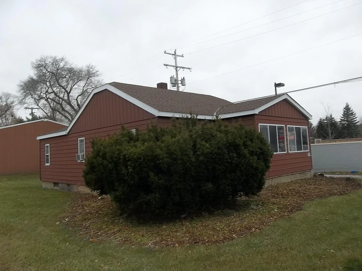 4 bed, 988 sqft, $1,300 — Photo 3