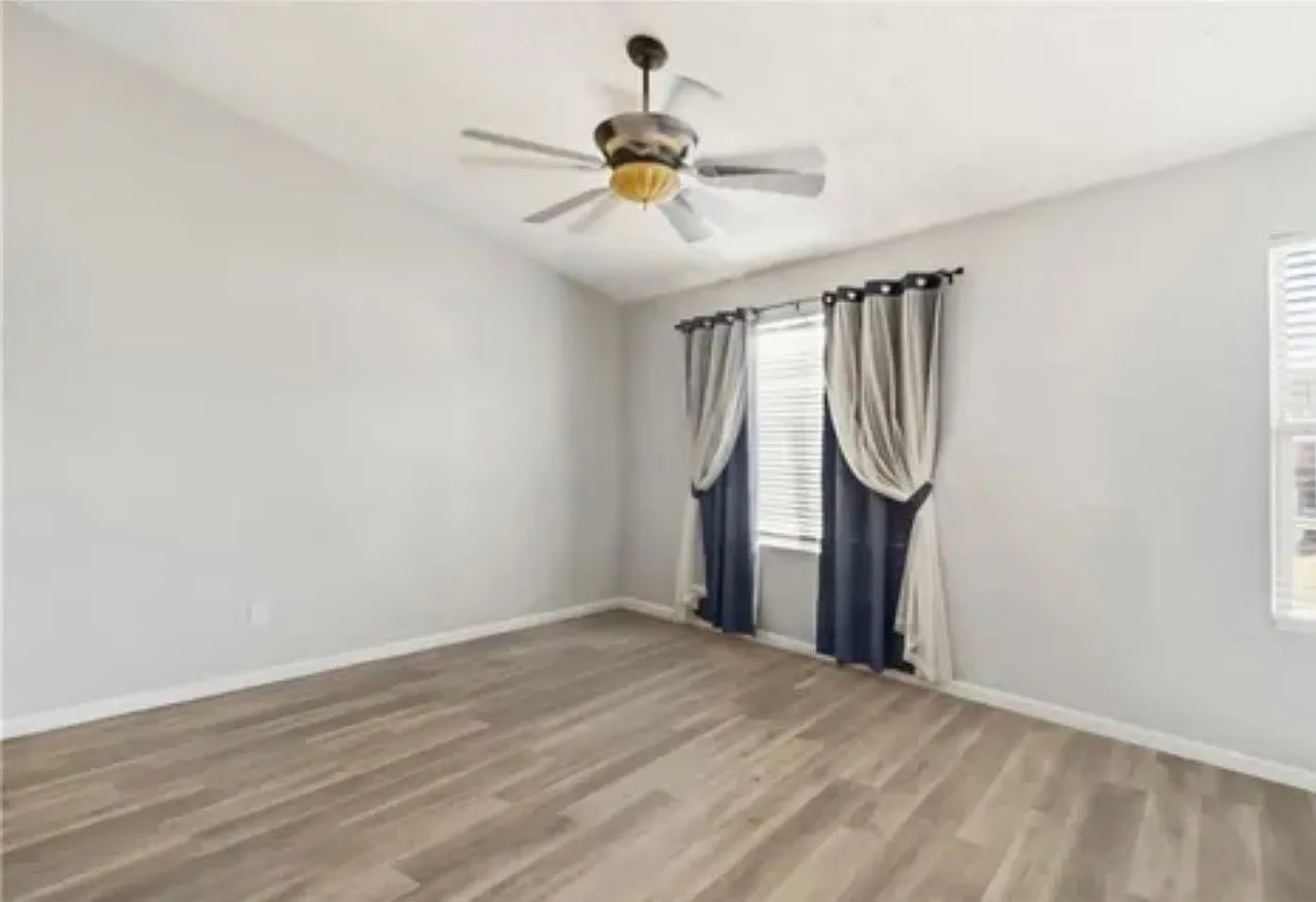 3 bed, 2.5 bath, 1422 sqft, $2,000 — Photo 4