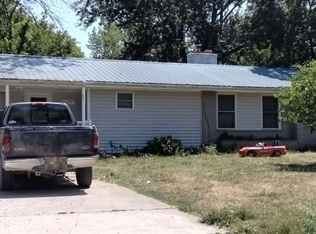 535 E 8th St, Adrian, MO 64720