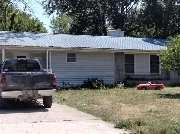 535 E 8th St, Adrian, MO 64720