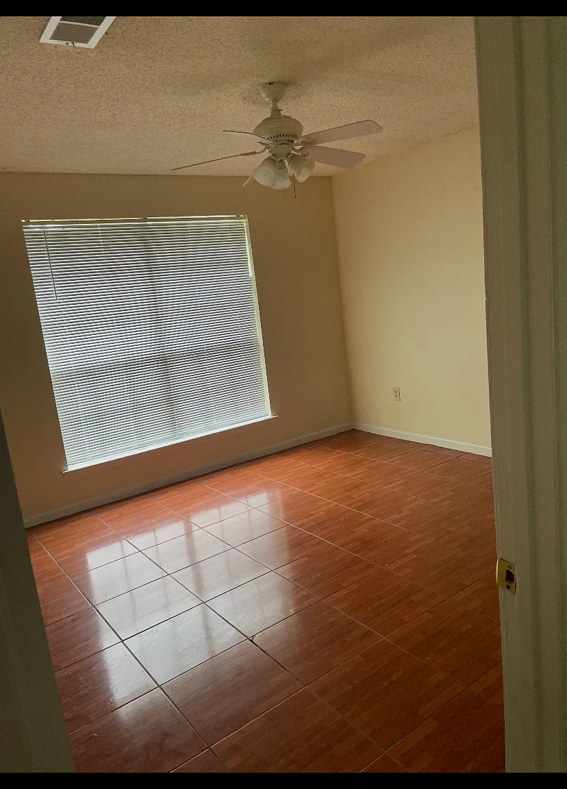 3 bed, 1998 sqft, $1,500 — Photo 4