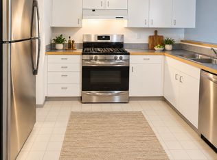 6823 Oswego Pl NE #302, Seattle, WA 98115