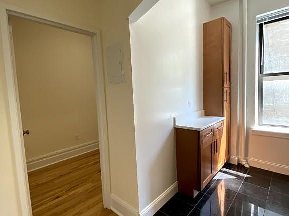 3rd image of 310 E 19th St APT 6