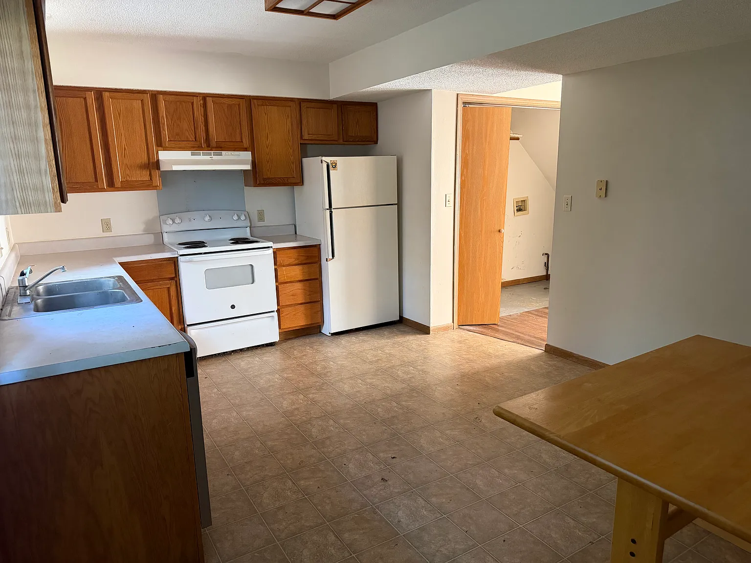 2 bed, 1.5 bath, 992 sqft, $900 — Photo 3