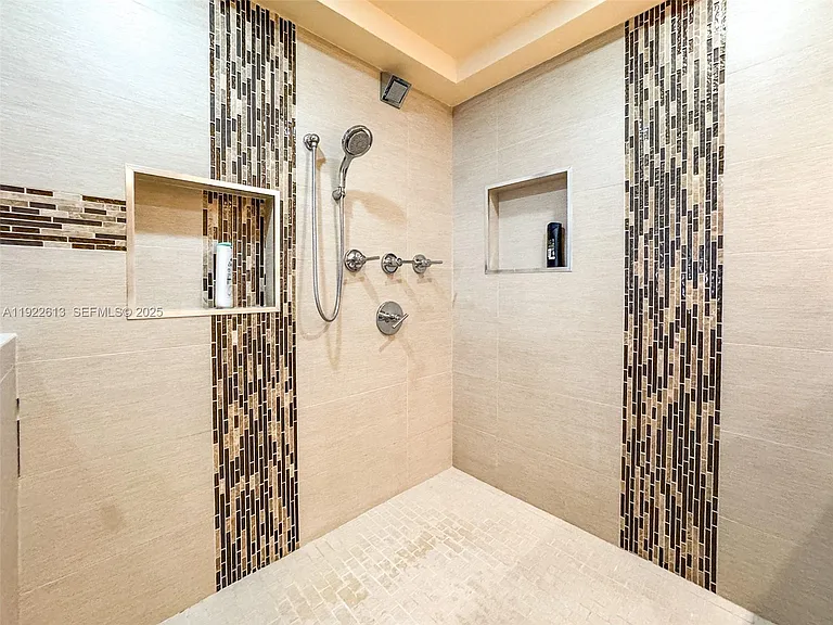 8877 Collins Ave #809 — Photo 27
