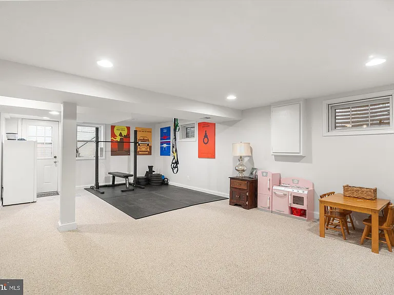 610 Crestwood Dr — Photo 31