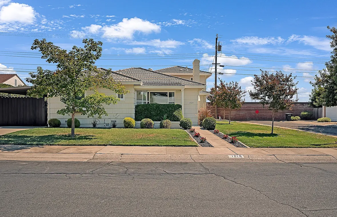 2 bed, 1264 sqft, $2,950 — Photo 2