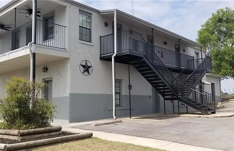 201 W Garland St — Photo 1