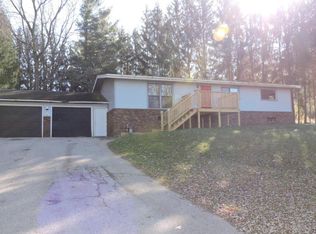 67941 Thunderbird Dr, Sturgis, MI 49091