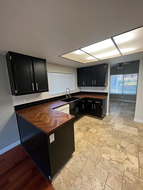 Building Photo - 25295 Shadescale Dr