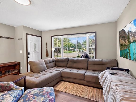 4th image of 115 NE 188th Ave