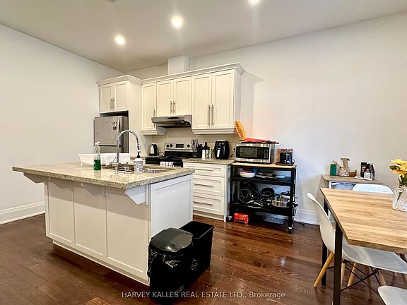 5th image of 543 Palmerston Blvd #2
