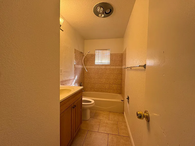 613 S Hemlock Ave — Photo 6