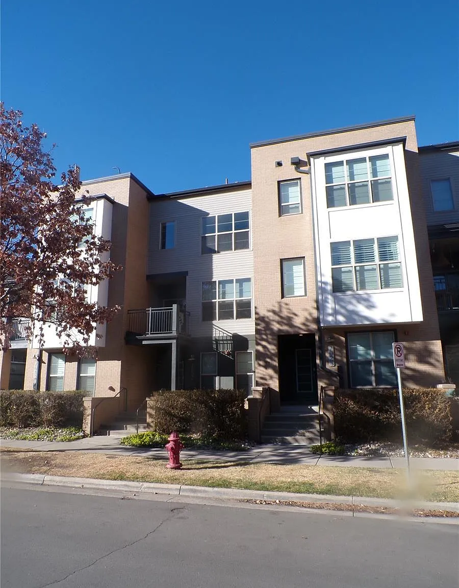 3 bed, 3.5 bath, 1826 sqft, $2,600 — Photo 1