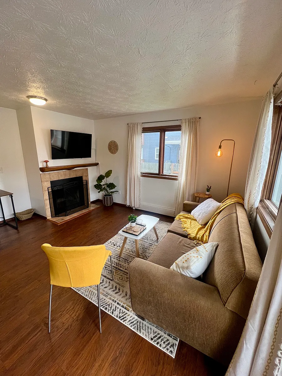 Building Photo - 1230 Balfour Dr #2