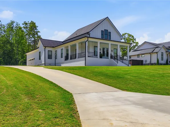 1006 Embassy Dr, Anderson, SC 29625