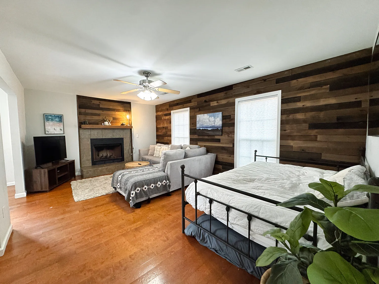 3 bed, 2.5 bath, 1590 sqft, $4,000 — Photo 3