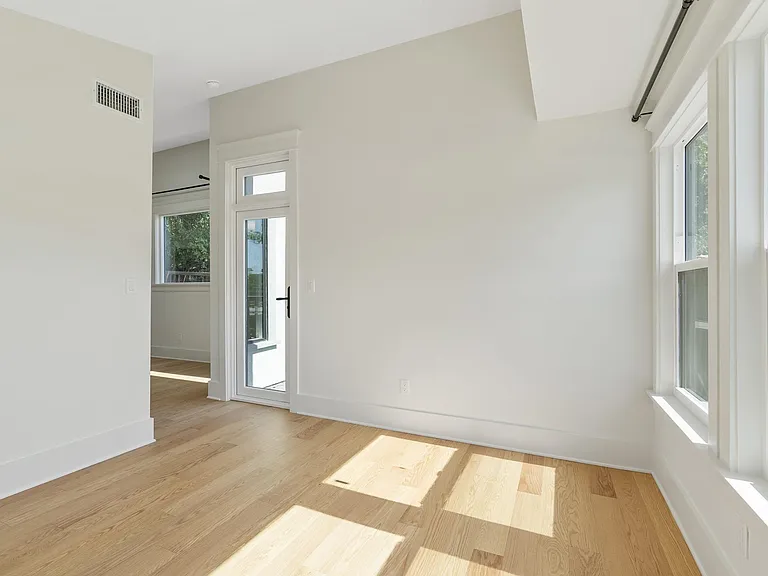 5634 Raber St — Photo 15