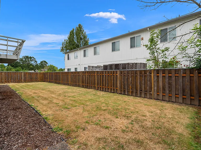 2229 Hawthorne St #C — Photo 12