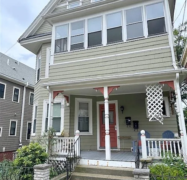 14 Cleveland St — Photo 16